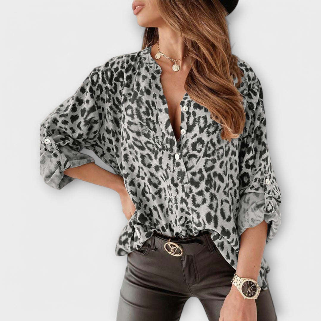 Sara - Blusa Moderna con Patrón de Leopardo